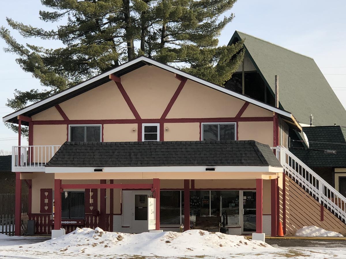 Sun N Snow Hotel Cadillac Exterior photo